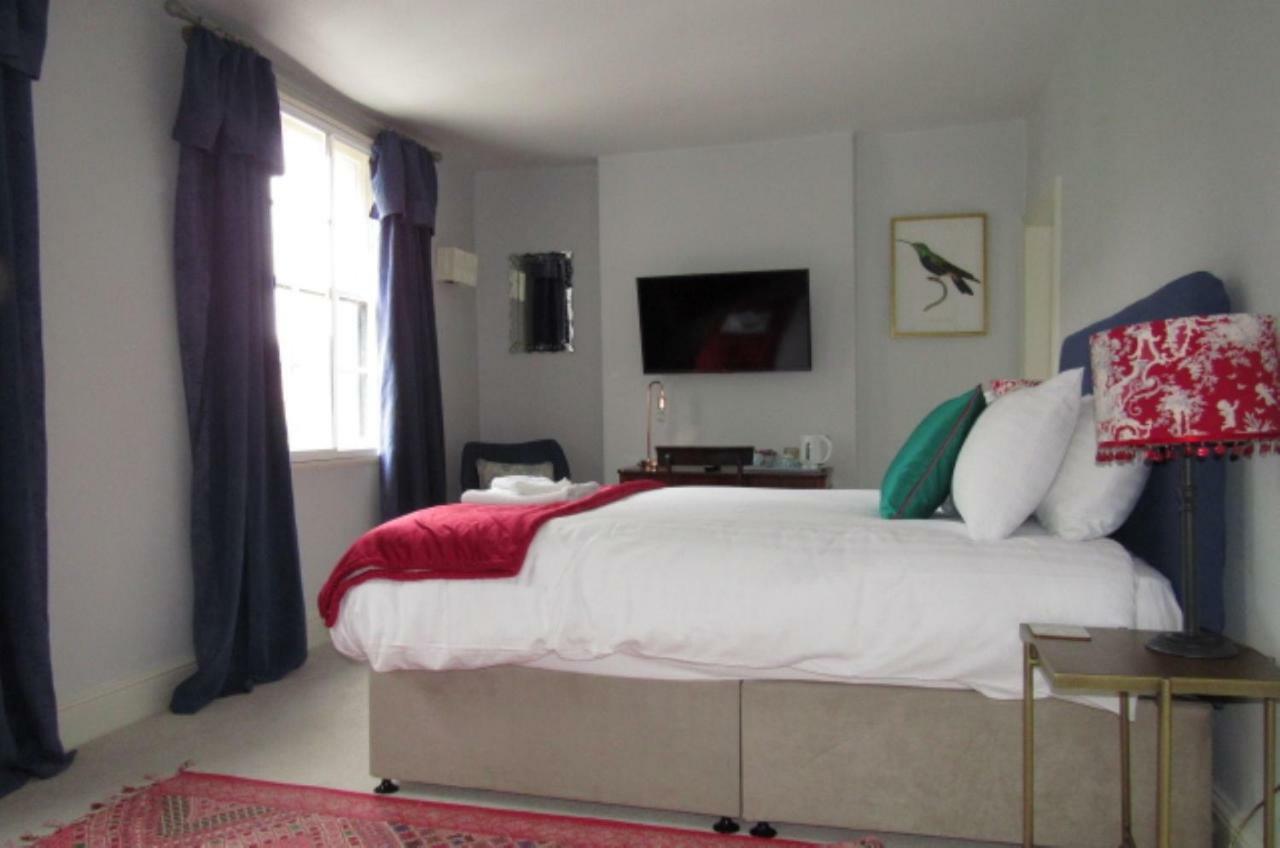The Old Vicarage Hotel & Restaurant بريدجواتر المظهر الخارجي الصورة A bedroom at The Swan