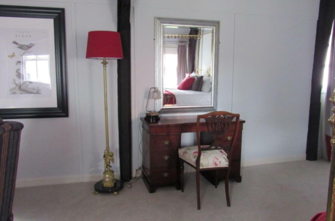 The Old Vicarage Hotel & Restaurant بريدجواتر المظهر الخارجي الصورة A dressing table