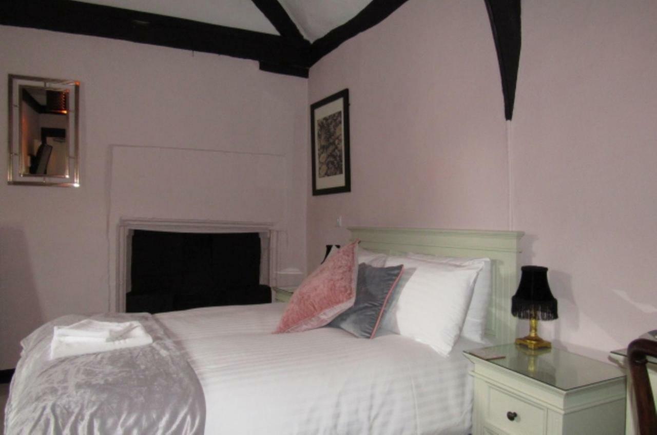 The Old Vicarage Hotel & Restaurant بريدجواتر المظهر الخارجي الصورة A bedroom at the Old Mill